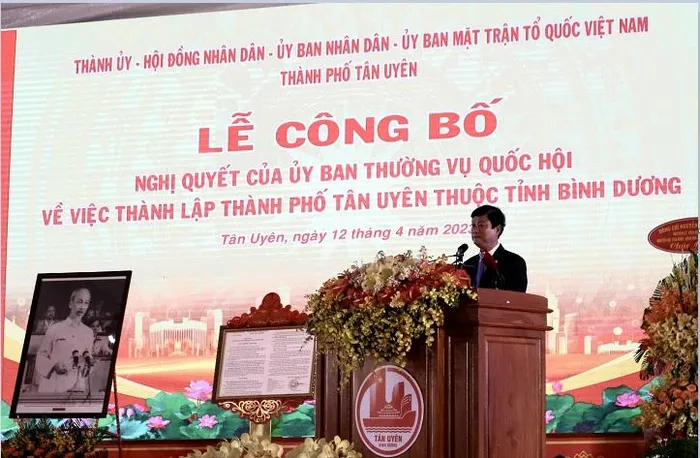 Chủ tịch UBND tỉnh Bình Dương - ông Võ Văn Minh ghi nhận, đánh giá cao, chúc mừng và cám ơn sự nỗ lực, Đảng bộ, chính quyền và Nhân dân Tân Uyên.