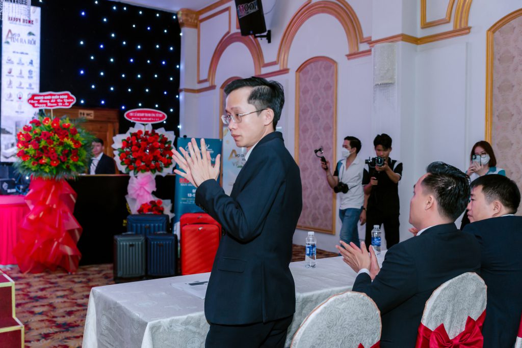 Ông Nguyễn Hồng Đức - Phó Tổng Giám đốc Công ty Tài chính Hoàng Khôi 