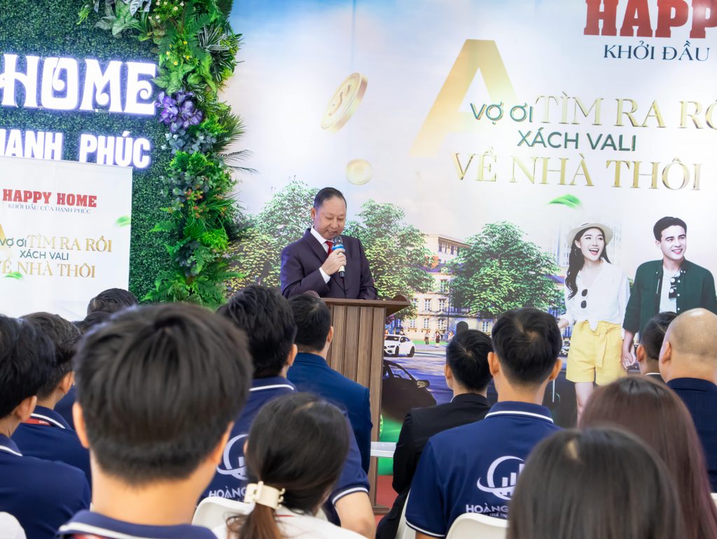 Ông Hoàng Mộng Chinh – Tổng Giám đốc Công ty Cổ phần Tập đoàn Hoàng Khôi phát biểu tại sự kiện